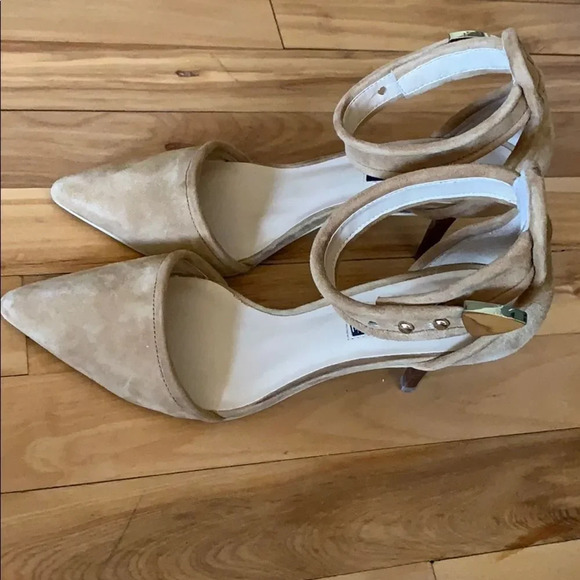 Charles
Jourdan camel suede ankle strap pumps - Picture 11 of 12